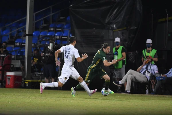 Los Angeles Galaksisi, 14 Temmuz 2020 'de Orlando Florida ABD' deki ESPN Vahşi Spor Dünyası 'nda düzenlenen MLS Sırt Turnuvası sırasında Portland Timbers ile karşı karşıya geldi. 