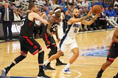 Orlando Magic 19 Nisan 2019 Cuma günü Orlando Florida 'daki Amway Arena' daki NBA Playoff 1 'de Toronto Rapçileri' ne ev sahipliği yapıyor.