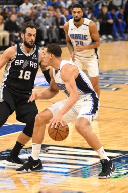 Orlando Magic, 19 Aralık 2018 tarihinde Orlando Florida 'daki Amway Center' da San Antonio Spurs 'a ev sahipliği yapmaktadır.