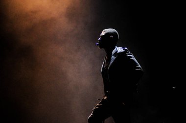 R & B Şarkıcısı Usher 12 Aralık 2015 'te Orlando Florida' daki Amway Center 'da sahne alacak.. 