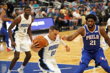 Orlando Magic 13 Ekim 2019 'da Florida, Orlando' daki Amway Center 'da Philadelphia 76ers' a ev sahipliği yaptı..