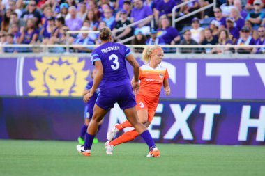 Orlando Pride sunucusu Houston Dash 23 Haziran 2016 'da Orlando Florida' daki Dünya Kampı Stadyumu 'nda..