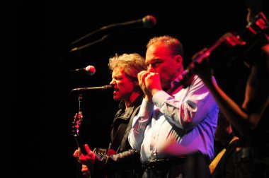 Şarkıcı Jon Bon Jovi, 5 Kasım 2016 'da St. Petersburg Florida' da Devlet Street Theater in Support of HIllary Clinton 'ın Başkan İhalesi' nde sahne alıyor.