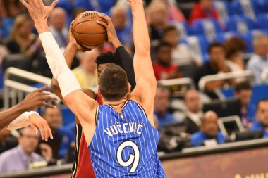 Orlando Magic 17 Ekim 2018 'de Orlando Florida' daki Amway Center 'da Miami Heat' i sunar..  