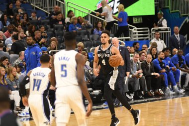 Orlando Magic, 19 Aralık 2018 tarihinde Orlando Florida 'daki Amway Center' da San Antonio Spurs 'a ev sahipliği yapmaktadır.