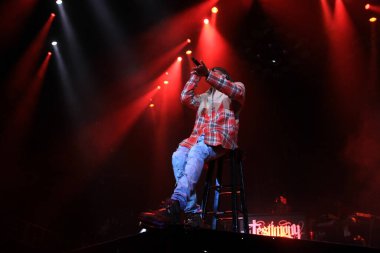 R & B Şarkıcısı Usher 12 Aralık 2014 'te Orlando Florida' daki Amway Center 'da sahne alacak..  