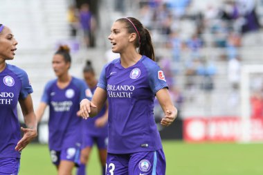 Orlando Pride, 22 Nisan 2018 'de Florida, Orlando' daki Exploria Stadyumu 'nda Houston Dash' e ev sahipliği yaptı.. 