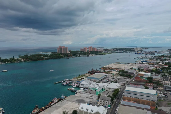 Atlantis Koyu, Bahamalar 'daki en ünlü tatil köyüdür.