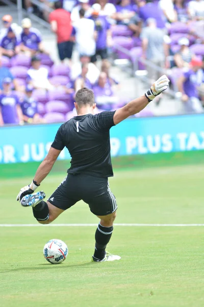 Orlando City 15 Nisan 2017 'de Florida, Orlando' daki Citrus Bowl 'da Los Angeles Galaksisine ev sahipliği yaptı..  