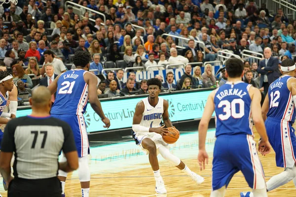 Orlando Magic 27 Aralık 2019 Cuma günü Orlando, Florida 'daki Amway Arena' da Philadelphia 76ers 'a ev sahipliği yapıyor..
