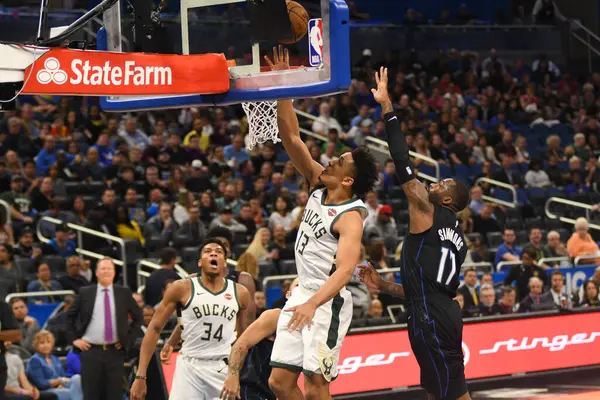 Orlando Magic, 19 Ocak 2019 Cumartesi günü Orlando Florida 'daki Amway Arena' da Milwaukee Doları 'na ev sahipliği yapıyor..