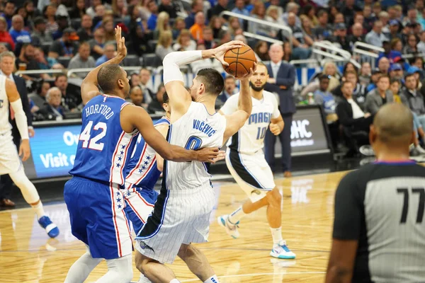 Orlando Magic 27 Aralık 2019 Cuma günü Orlando, Florida 'daki Amway Arena' da Philadelphia 76ers 'a ev sahipliği yapıyor..