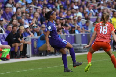Orlando Pride, 22 Nisan 2018 'de Florida, Orlando' daki Exploria Stadyumu 'nda Houston Dash' e ev sahipliği yaptı..  