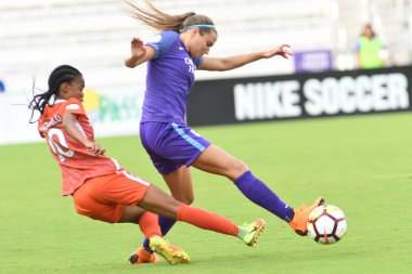 Orlando Pride, 22 Nisan 2018 'de Florida, Orlando' daki Exploria Stadyumu 'nda Houston Dash' e ev sahipliği yaptı.. 