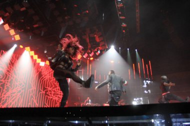 R & B Şarkıcısı Usher 12 Aralık 2014 'te Orlando Florida' daki Amway Center 'da sahne alacak..  