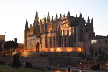 Palma De Mallorca İspanya 'daki Palma Kilisesi' nin gece manzarası