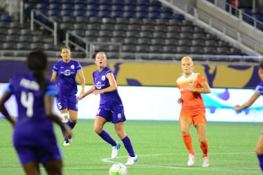 Orlando Pride sunucusu Houston Dash 23 Haziran 2016 'da Orlando Florida' daki Dünya Kampı Stadyumu 'nda..