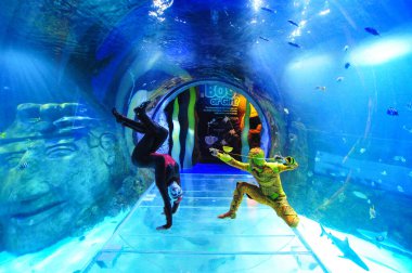 30 Ağustos 2016 'da Orlando Florida' daki güzel Orlando Eye 'daki Cirque du Soleil gösterisi.