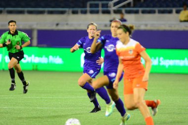 Orlando Pride sunucusu Houston Dash 23 Haziran 2016 'da Orlando Florida' daki Dünya Kampı Stadyumu 'nda..