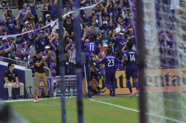 Orlando City 15 Nisan 2017 'de Florida, Orlando' daki Citrus Bowl 'da Los Angeles Galaksisine ev sahipliği yaptı.. 