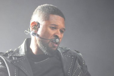 R & B Şarkıcısı Usher 12 Aralık 2015 'te Orlando Florida' daki Amway Center 'da sahne alacak.. 