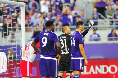 Orlando City SC, 6 Mayıs 2016 'da Orlando Florida' daki Dünya Kampı Stadyumu 'nda New York Red Bulls' a ev sahipliği yaptı..  