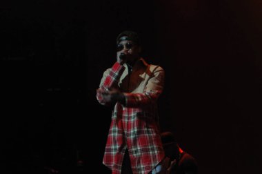 R & B Şarkıcısı Usher 12 Aralık 2015 'te Orlando Florida' daki Amway Center 'da sahne alacak..