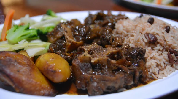 Hermoso Plato Deliciosa Comida Caribeña — Foto de Stock