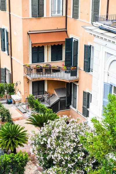 Beau Balcon Dans Bâtiment Européen Typique — Photo