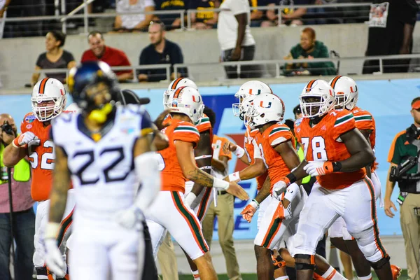 West Virginia Mountaineers Enfrentam Miami Hurricanes Durante 71St Russell Bowl — Fotografia de Stock