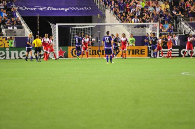 Orlando City SC, 8 Mayıs 2015 'te Florida' daki Kamp Dünyası Stadyumu 'nda Los Angeles Galaksisi' ne ev sahipliği yaptı.. 