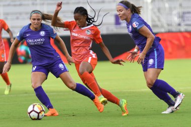 Orlando Pride, 22 Nisan 2018 'de Florida, Orlando' daki Exploria Stadyumu 'nda Houston Dash' e ev sahipliği yaptı..  