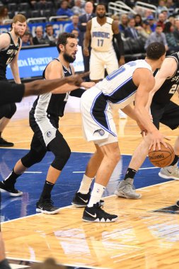 Orlando Magic, 19 Aralık 2018 tarihinde Orlando Florida 'daki Amway Center' da San Antonio Spurs 'a ev sahipliği yapmaktadır.