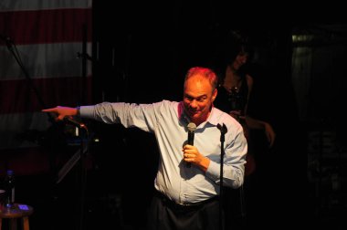 Şarkıcı Jon Bon Jovi, 5 Kasım 2016 'da St. Petersburg Florida' da Devlet Street Theater in Support of HIllary Clinton 'ın Başkan İhalesi' nde sahne alıyor.