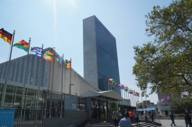 New York 'un sokak manzarası, gökdelenler, binaların dışı. 
