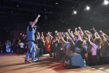 Crossover Kilisesi, 6 Ekim 2018 'de Tampa Florida' daki Crossover Kilisesi 'nde iki yıllık lezzet festivaline ev sahipliği yapıyor..  