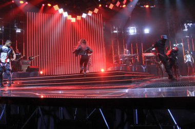 R & B Şarkıcısı Usher 12 Aralık 2014 'te Orlando Florida' daki Amway Center 'da sahne alacak..  