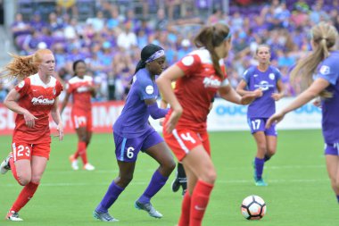 Orlando Pride 22 Nisan 2017 'de Orlando City Stadyumu' nda Washington Spirit 'e ev sahipliği yaptı..  