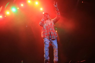 R & B Şarkıcısı Usher 12 Aralık 2015 'te Orlando Florida' daki Amway Center 'da sahne alacak..