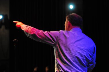 Şarkıcı Jon Bon Jovi, 5 Kasım 2016 'da St. Petersburg Florida' da Devlet Street Theater in Support of HIllary Clinton 'ın Başkan İhalesi' nde sahne alıyor.