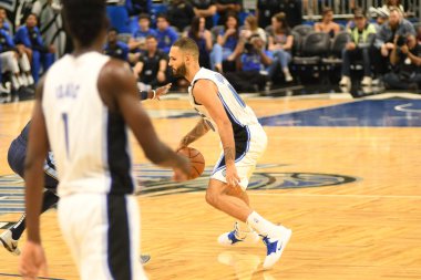 Orlando Magic 10 Ekim 2018 tarihinde Orlando Florda 'daki Amway Center' da Memphis Grizzilies 'e ev sahipliği yaptı.. 