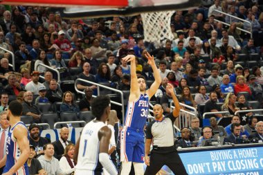 Orlando Magic 27 Aralık 2019 Cuma günü Orlando, Florida 'daki Amway Arena' da Philadelphia 76ers 'a ev sahipliği yapıyor..