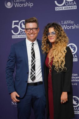 15 Ekim 2019 'da Nashville, Tennessee' deki Linbscome Üniversitesi 'nde verilen 50. GMA Dove Ödülleri sırasında kırmızı halı. 