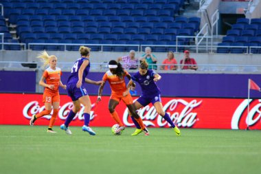 Orlando Pride sunucusu Houston Dash 23 Haziran 2016 'da Orlando Florida' daki Dünya Kampı Stadyumu 'nda..