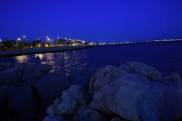 Skele Şehir Işıklarının Gece Manzarası — Stok fotoğraf