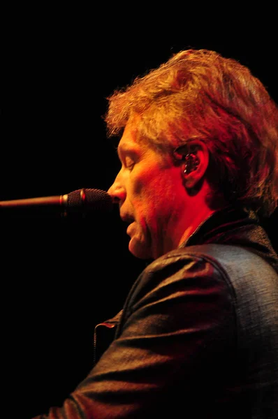 Cantante Jon Bon Jovi Esibisce State Street Theater Sostegno Dell — Foto Stock