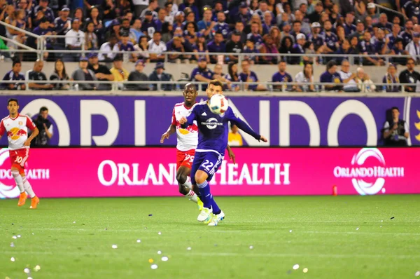 Orlando City SC, 6 Mayıs 2016 'da Orlando Florida' daki Dünya Kampı Stadyumu 'nda New York Red Bulls' a ev sahipliği yaptı..