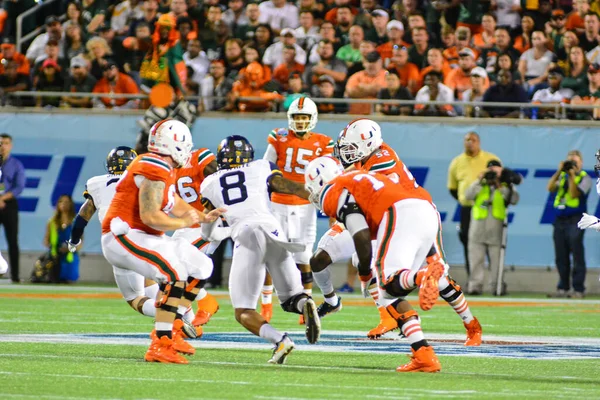 West Virginia Mountaineers Szembesülnek Miami Hurricanes Alatt 71St Russell Bowl — Stock Fotó