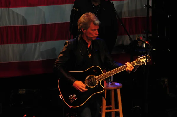 Cantante Jon Bon Jovi Actúa State Street Theater Apoyo Candidatura — Foto de Stock