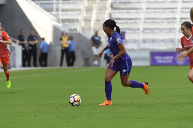 Orlando Pride, 22 Nisan 2018 'de Florida, Orlando' daki Exploria Stadyumu 'nda Houston Dash' e ev sahipliği yaptı..  